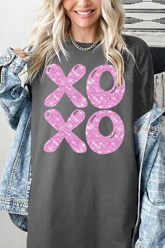 Glitter XOXO Short Sleeve Graphic Tee