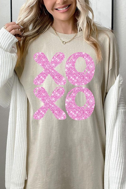 Glitter XOXO Short Sleeve Graphic Tee