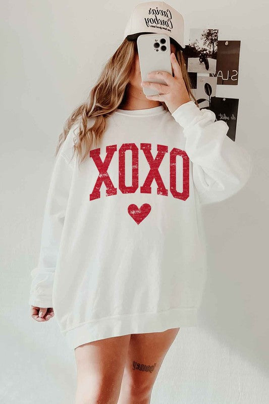 XOXO LOVE HEART VALENTINES GRAPHIC SWEATSHIRT